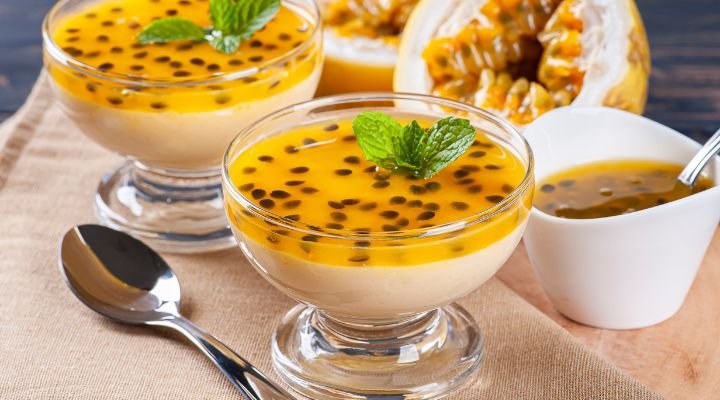 Mousse de Maracujá Com a Fruta